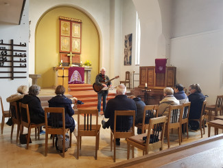 2025_11UhrFamilienkirche